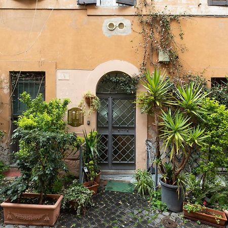 Апартаменты Iflat Small Studio In The Heart Of Trastevere Рим Экстерьер фото